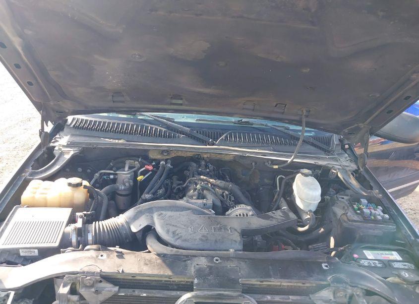 Photo 10 of 2005 Chevrolet Tahoe LS (VIN 1GNEC13V85R233435)