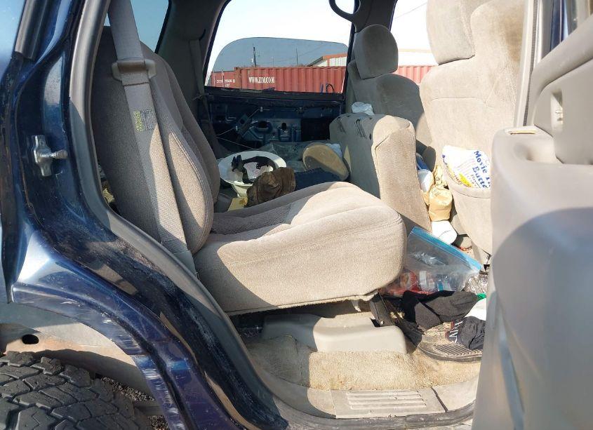 Photo 8 of 2005 Chevrolet Tahoe LS (VIN 1GNEC13V85R233435)