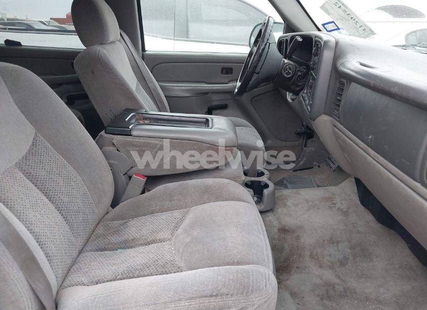 Photo 5 of 2005 Chevrolet Tahoe LS (VIN 1GNEC13V85R252339)