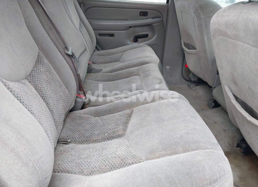 Photo 8 of 2005 Chevrolet Tahoe LS (VIN 1GNEC13V85R252339)