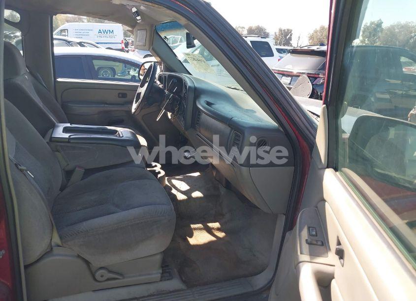 Photo 5 of 2005 Chevrolet Tahoe LS (VIN 1GNEC13V85R255385)