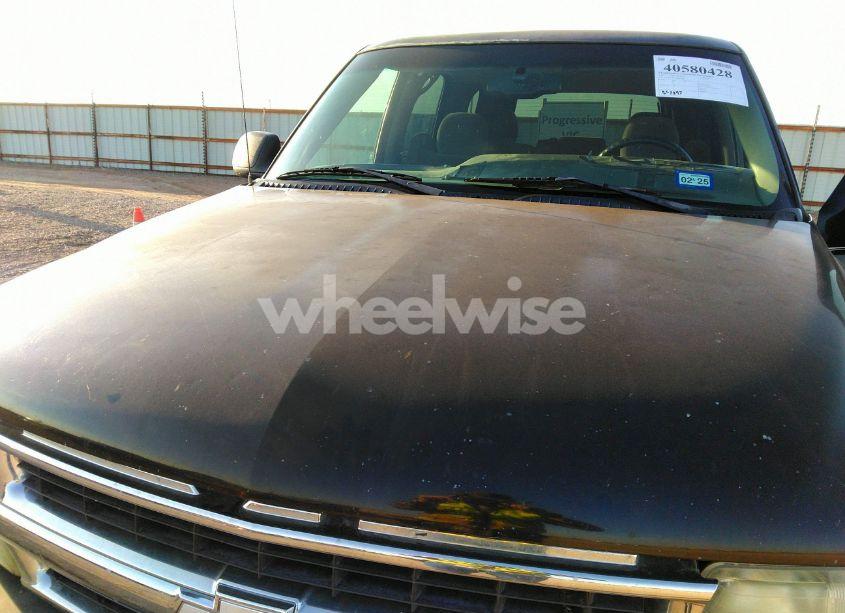 Photo 6 of 2003 Chevrolet Tahoe LS (VIN 1GNEC13V93R197798)