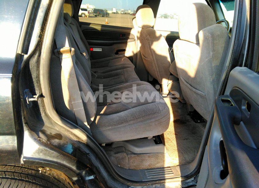 Photo 8 of 2003 Chevrolet Tahoe LS (VIN 1GNEC13V93R197798)