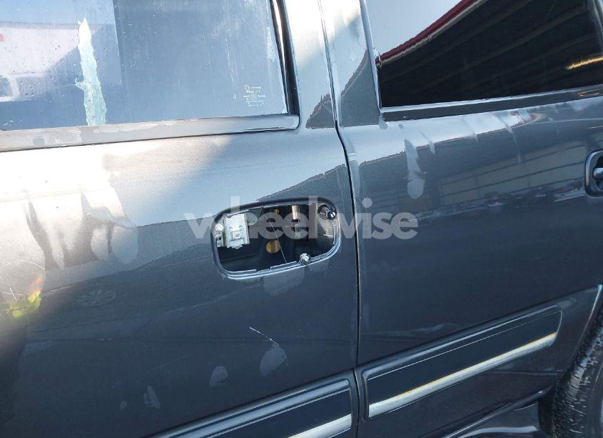 Photo 12 of 2004 Chevrolet Tahoe LS (VIN 1GNEC13V94R288488)