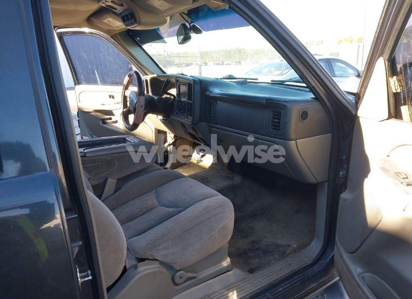 Photo 5 of 2004 Chevrolet Tahoe LS (VIN 1GNEC13V94R288488)