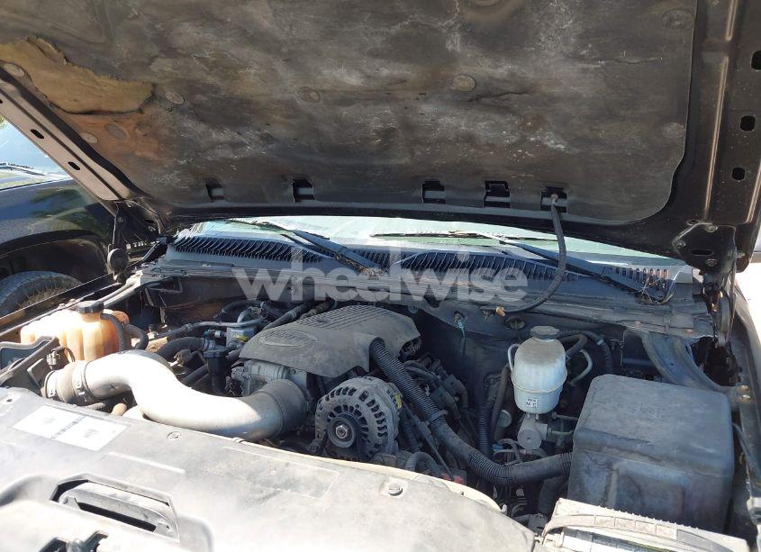 Photo 10 of 2005 Chevrolet Tahoe LS (VIN 1GNEC13VX5R180270)