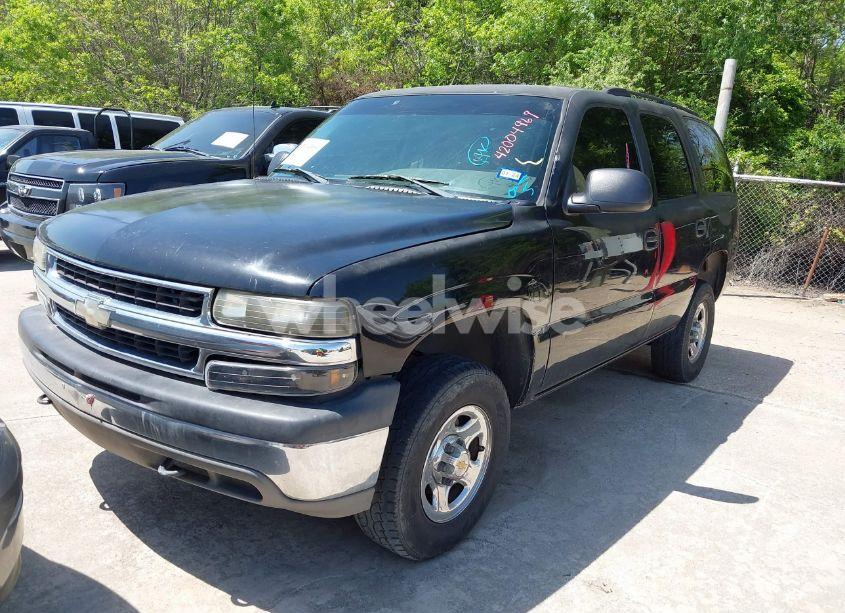 Photo 2 of 2005 Chevrolet Tahoe LS (VIN 1GNEC13VX5R180270)