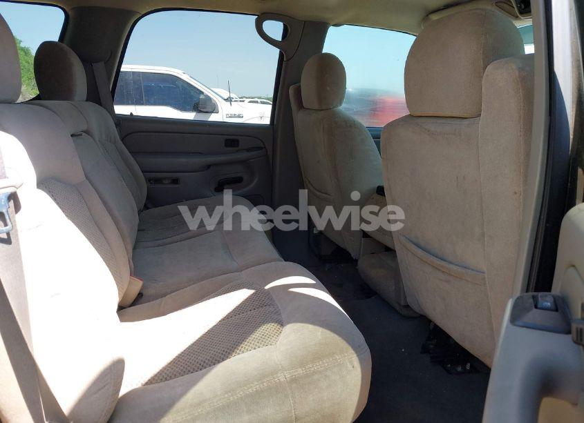 Photo 8 of 2005 Chevrolet Tahoe LS (VIN 1GNEC13VX5R180270)