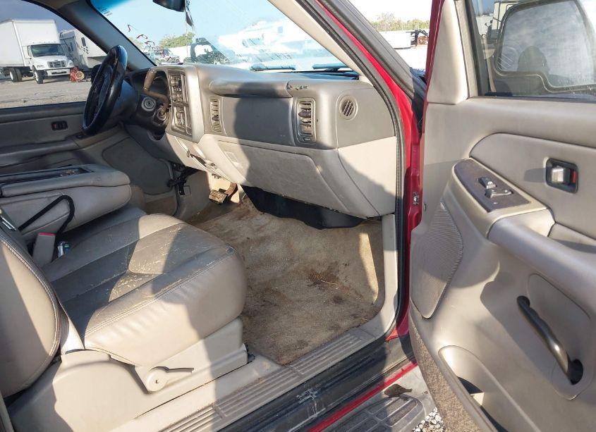 Photo 5 of 2005 Chevrolet Tahoe LS (VIN 1GNEC13VX5R275766)