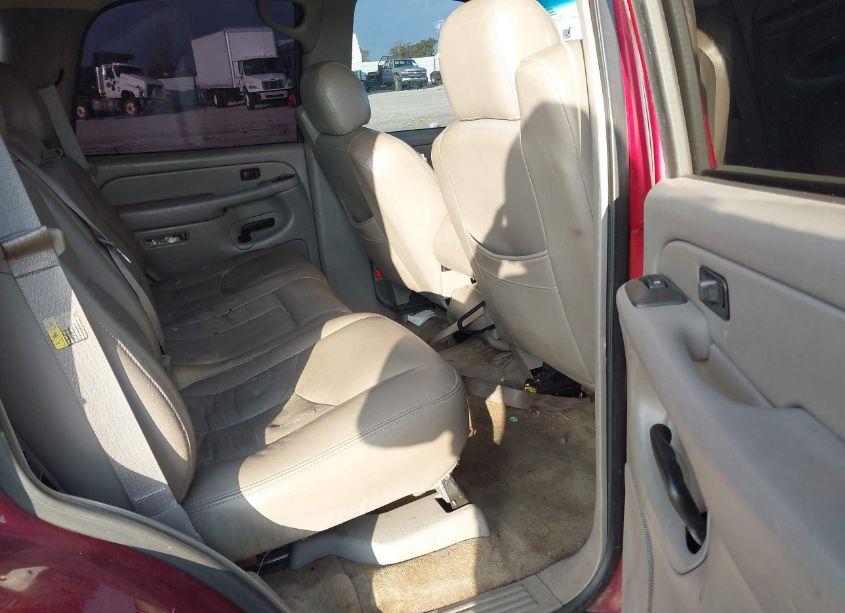 Photo 8 of 2005 Chevrolet Tahoe LS (VIN 1GNEC13VX5R275766)