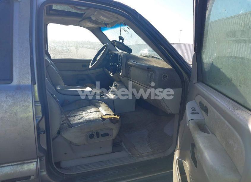 Photo 5 of 2002 Chevrolet Tahoe LT (VIN 1GNEC13Z02R222542)