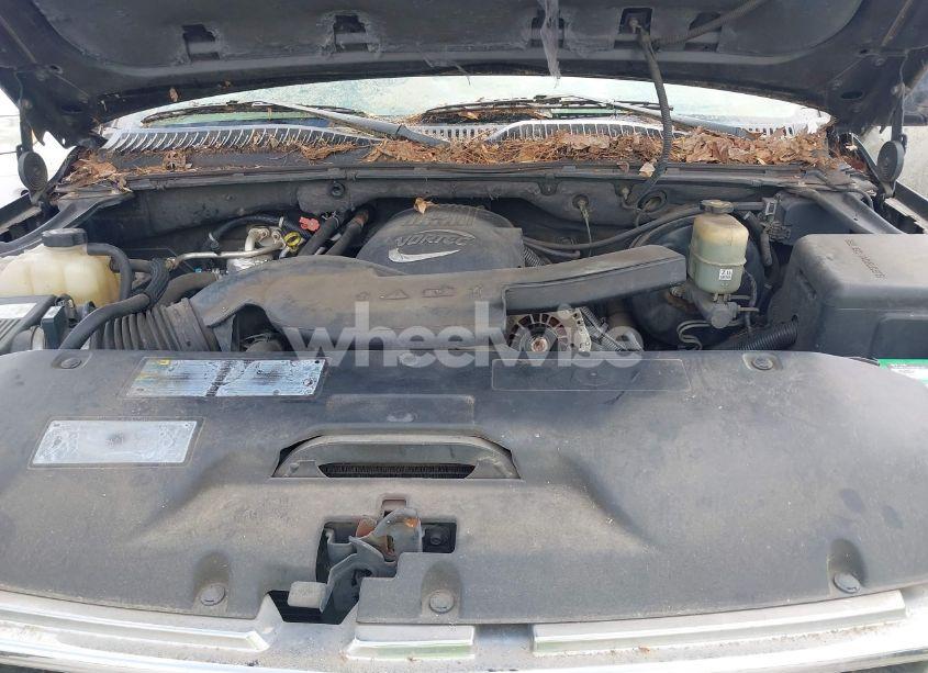 Photo 10 of 2002 Chevrolet Tahoe LT (VIN 1GNEC13Z02R272809)