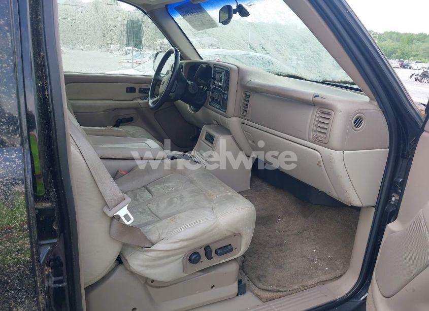 Photo 5 of 2002 Chevrolet Tahoe LT (VIN 1GNEC13Z02R272809)