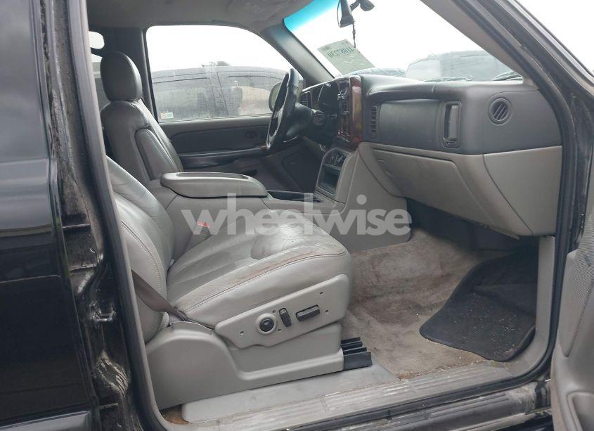 Photo 5 of 2003 Chevrolet Tahoe LT (VIN 1GNEC13Z03R135077)