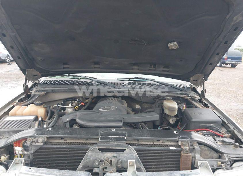 Photo 10 of 2003 Chevrolet Tahoe LS (VIN 1GNEC13Z03R250391)