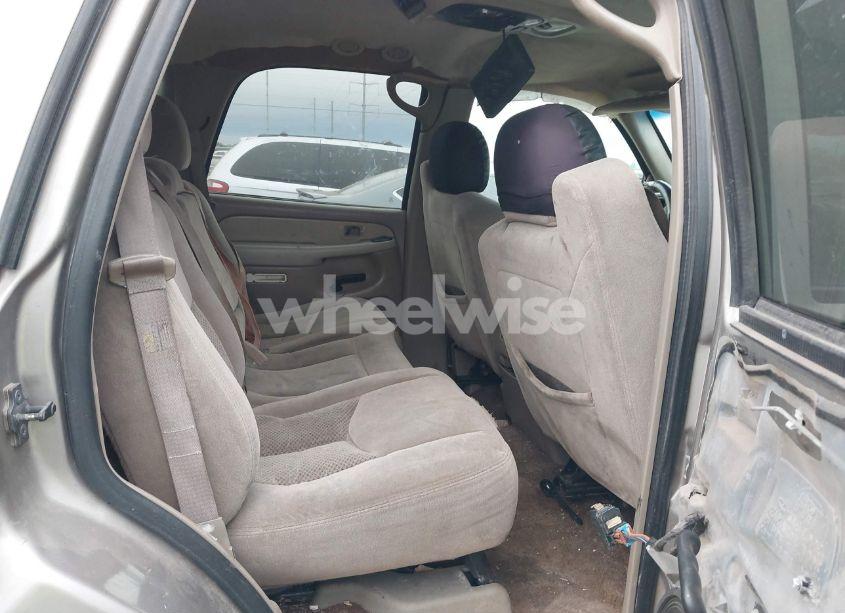 Photo 8 of 2003 Chevrolet Tahoe LS (VIN 1GNEC13Z03R250391)