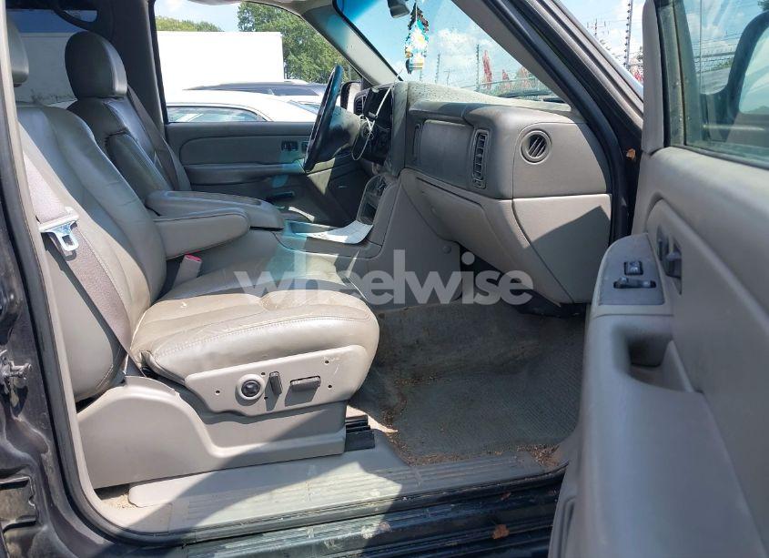 Photo 5 of 2004 Chevrolet Tahoe LT (VIN 1GNEC13Z04J134981)