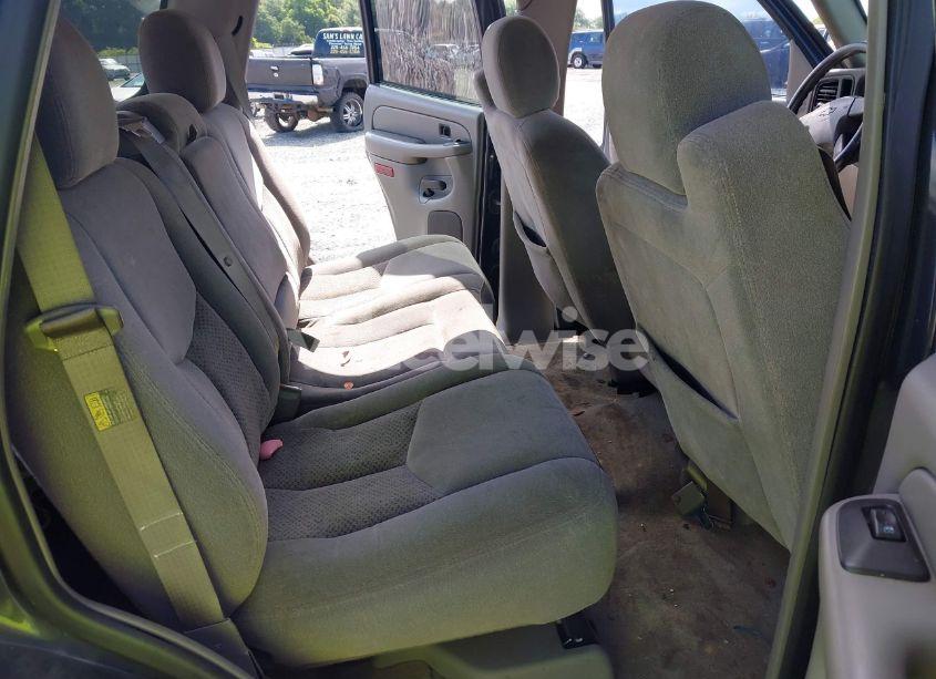 Photo 8 of 2004 Chevrolet Tahoe LS (VIN 1GNEC13Z04R103506)