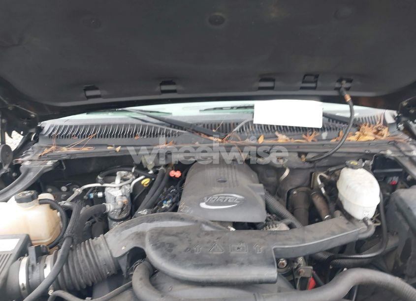 Photo 10 of 2004 Chevrolet Tahoe LT (VIN 1GNEC13Z04R141253)