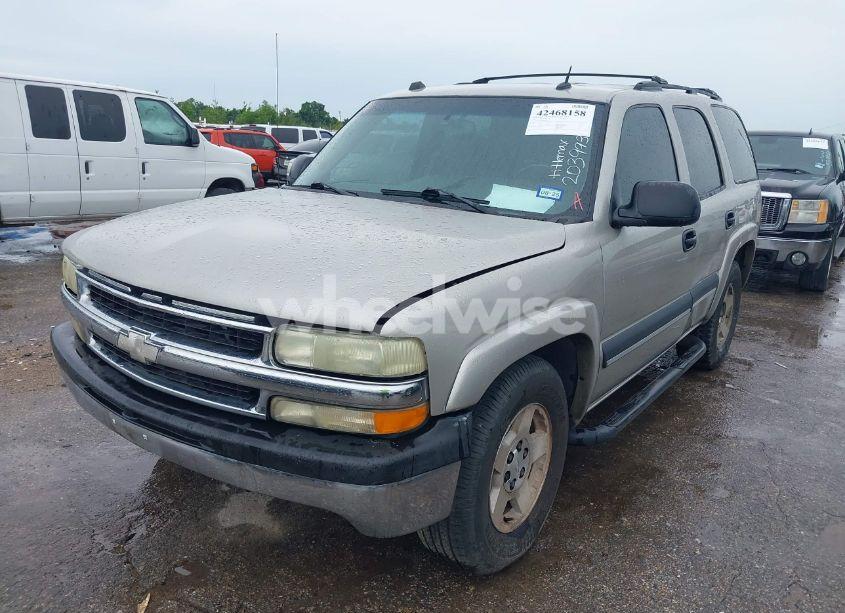 Photo 2 of 2004 Chevrolet Tahoe LS (VIN 1GNEC13Z04R203993)