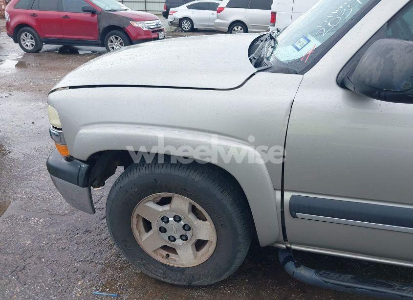 Photo 6 of 2004 Chevrolet Tahoe LS (VIN 1GNEC13Z04R203993)