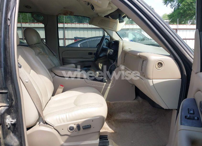 Photo 5 of 2004 Chevrolet Tahoe LT (VIN 1GNEC13Z04R248965)