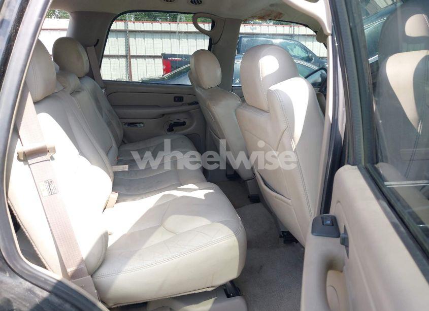 Photo 8 of 2004 Chevrolet Tahoe LT (VIN 1GNEC13Z04R248965)