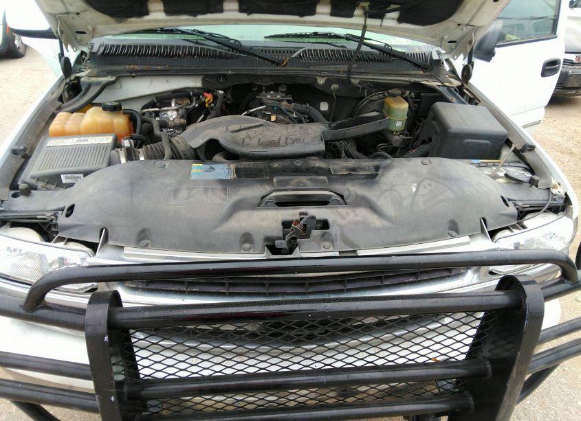 Photo 10 of 2002 Chevrolet Tahoe LT (VIN 1GNEC13Z12R138777)