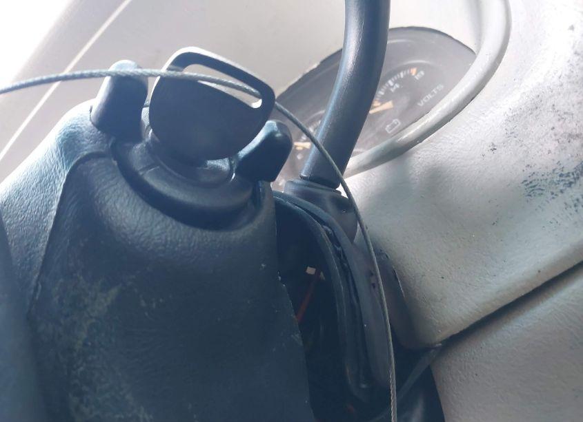 Photo 11 of 2002 Chevrolet Tahoe LT (VIN 1GNEC13Z12R138777)