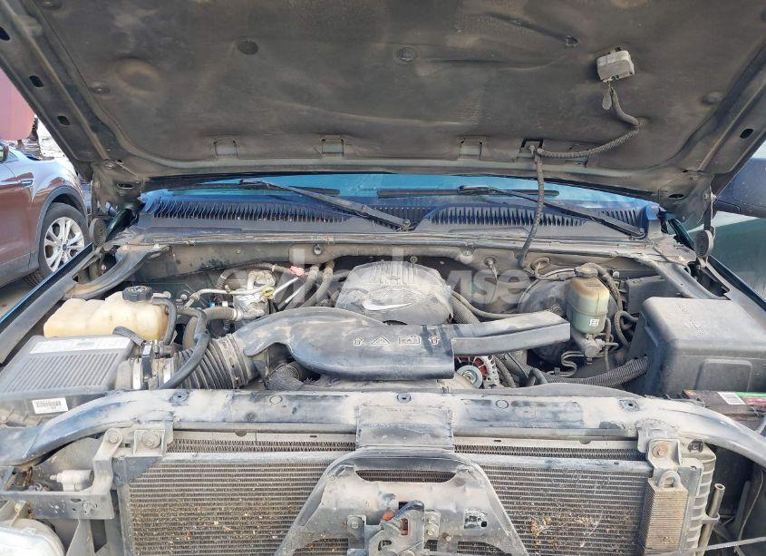 Photo 10 of 2002 Chevrolet Tahoe LS (VIN 1GNEC13Z12R179121)