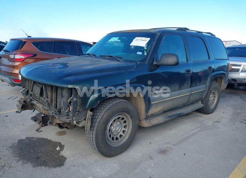 Photo 2 of 2002 Chevrolet Tahoe LS (VIN 1GNEC13Z12R179121)