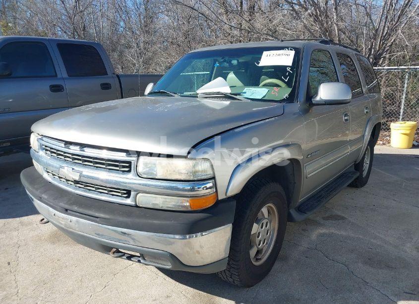 Photo 2 of 2002 Chevrolet Tahoe LT (VIN 1GNEC13Z12R210240)