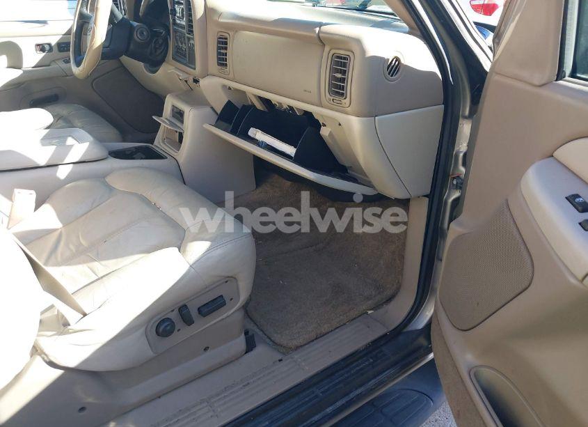 Photo 5 of 2002 Chevrolet Tahoe LT (VIN 1GNEC13Z12R210240)