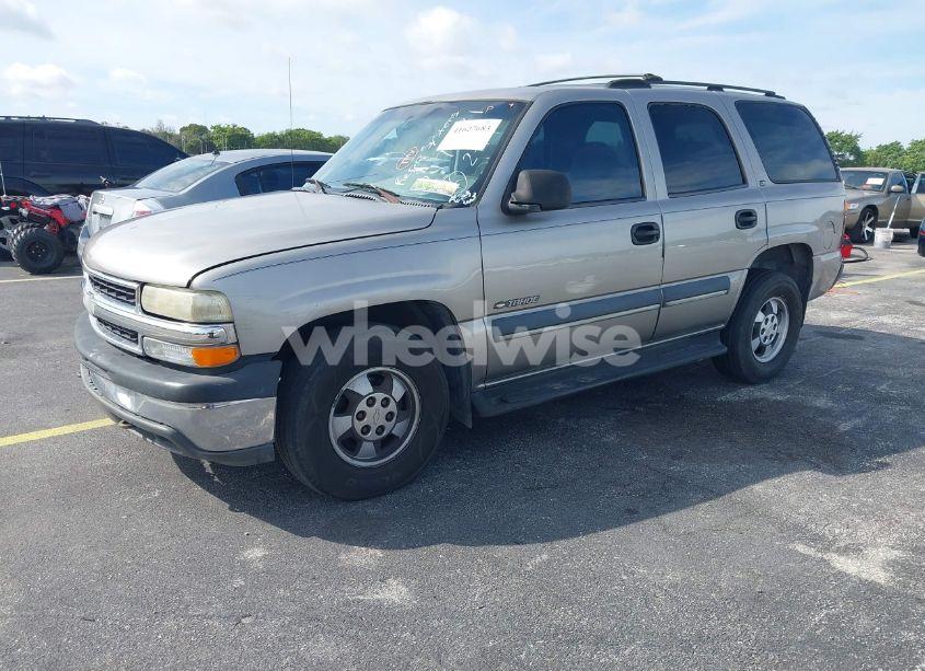 Photo 2 of 2002 Chevrolet Tahoe LS (VIN 1GNEC13Z12R217981)