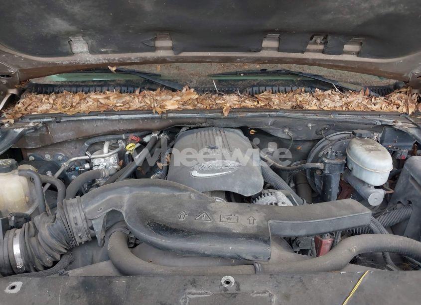 Photo 10 of 2003 Chevrolet Tahoe LS (VIN 1GNEC13Z13R142376)