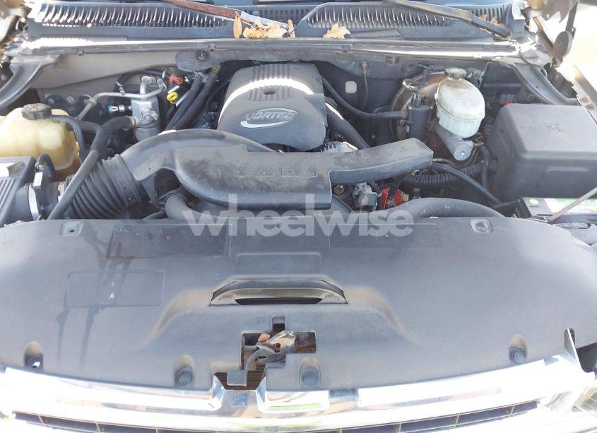 Photo 10 of 2003 Chevrolet Tahoe LS (VIN 1GNEC13Z13R228111)