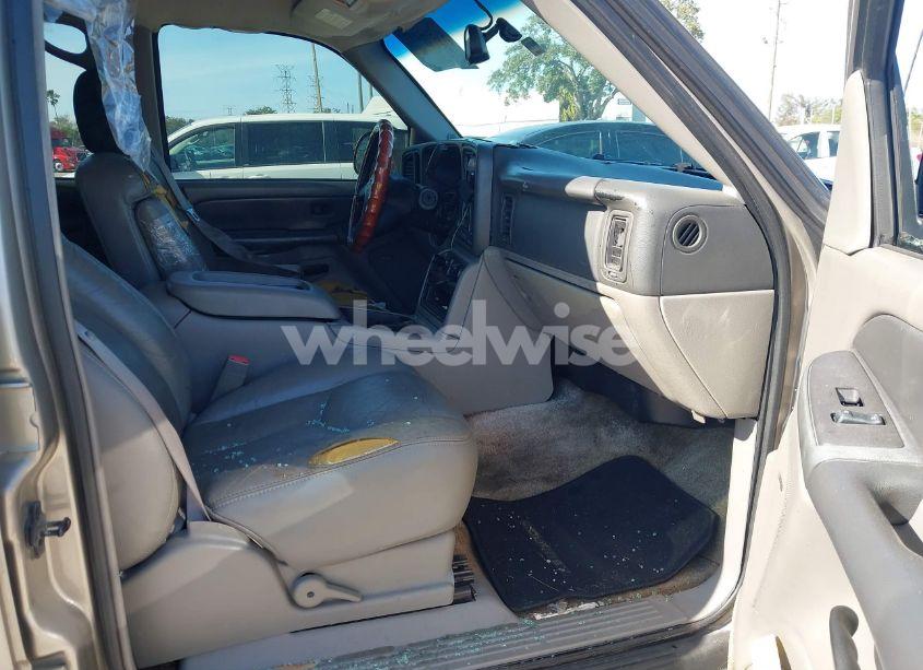 Photo 5 of 2003 Chevrolet Tahoe LS (VIN 1GNEC13Z13R228111)