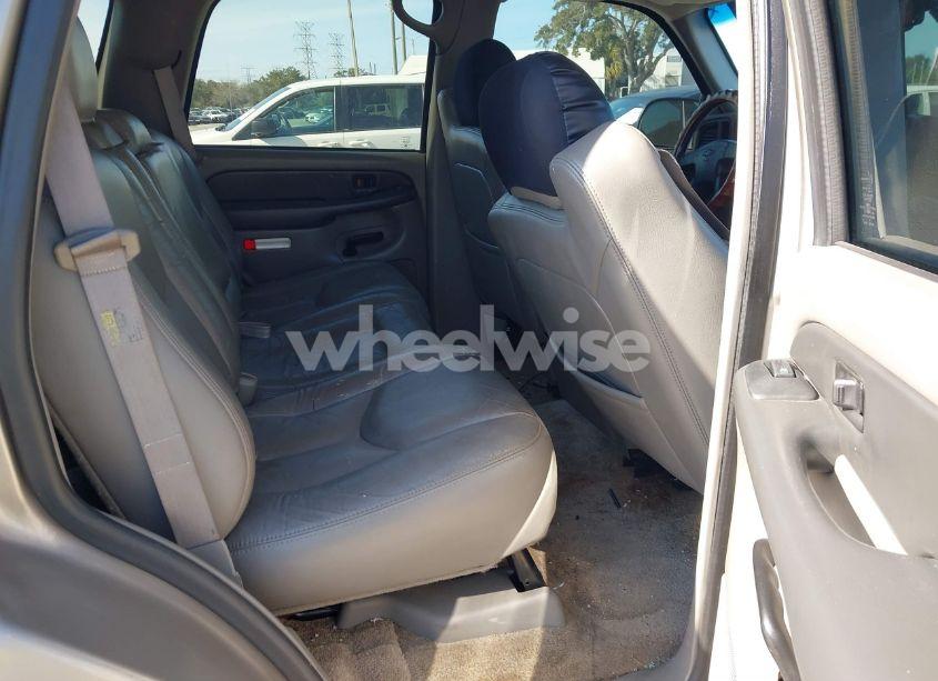 Photo 8 of 2003 Chevrolet Tahoe LS (VIN 1GNEC13Z13R228111)