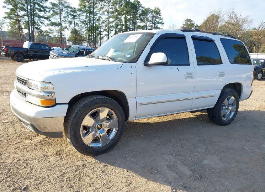 Photo 2 of 2004 Chevrolet Tahoe LT (VIN 1GNEC13Z14R118323)