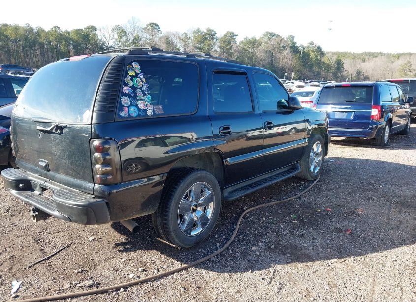 Photo 4 of 2004 Chevrolet Tahoe LT (VIN 1GNEC13Z14R150835)