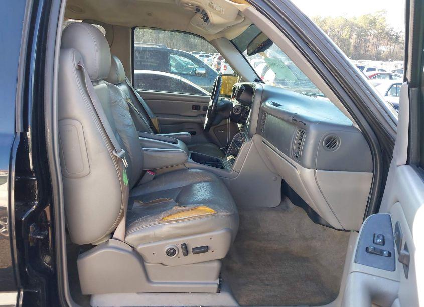 Photo 5 of 2004 Chevrolet Tahoe LT (VIN 1GNEC13Z14R150835)