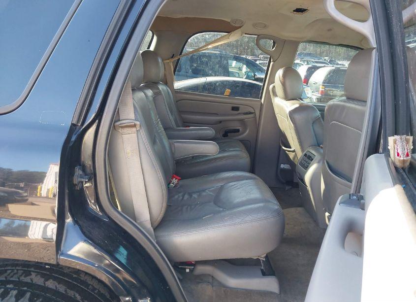 Photo 8 of 2004 Chevrolet Tahoe LT (VIN 1GNEC13Z14R150835)