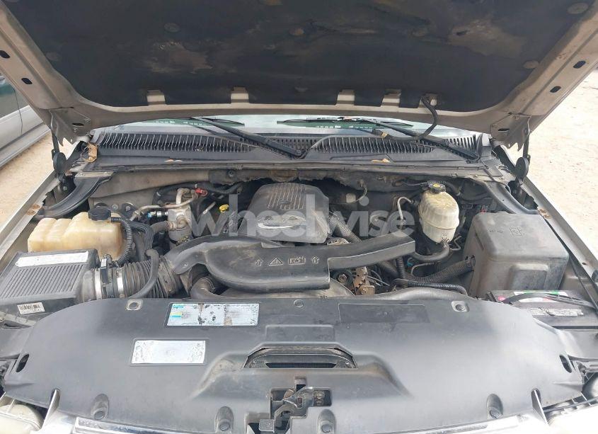 Photo 10 of 2004 Chevrolet Tahoe LT (VIN 1GNEC13Z14R152424)