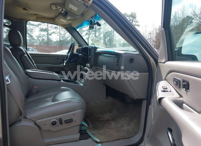 Photo 5 of 2004 Chevrolet Tahoe LT (VIN 1GNEC13Z14R152424)