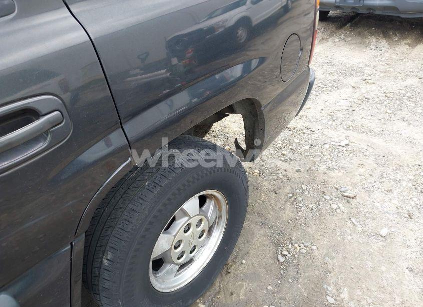 Photo 13 of 2004 Chevrolet Tahoe LT (VIN 1GNEC13Z14R203713)