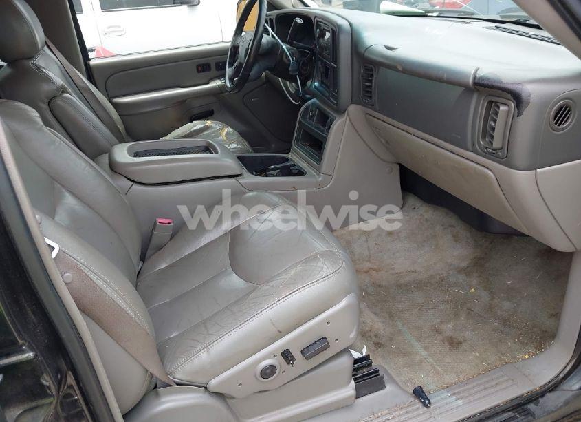 Photo 5 of 2004 Chevrolet Tahoe LT (VIN 1GNEC13Z14R203713)