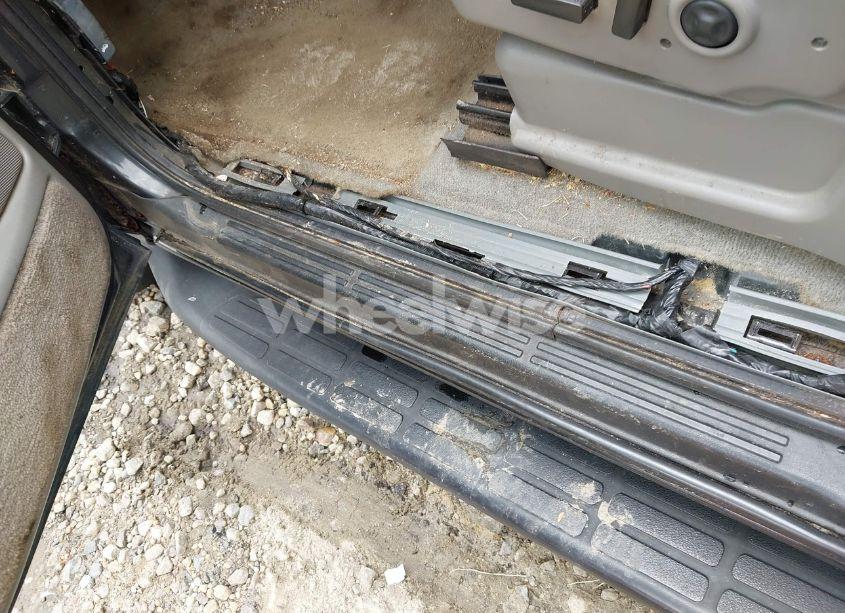 Photo 6 of 2004 Chevrolet Tahoe LT (VIN 1GNEC13Z14R203713)