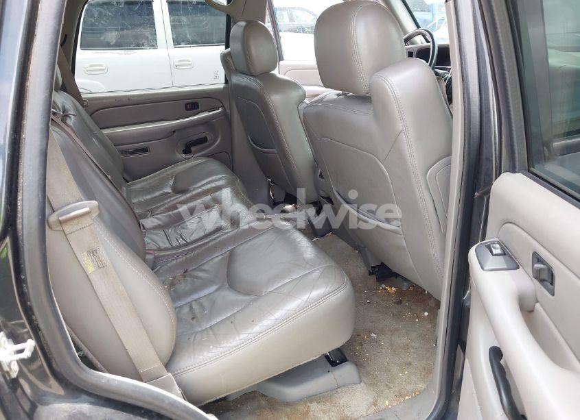 Photo 8 of 2004 Chevrolet Tahoe LT (VIN 1GNEC13Z14R203713)