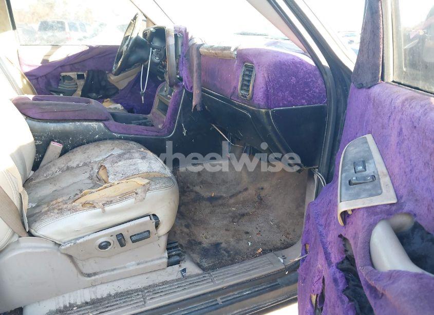 Photo 5 of 2004 Chevrolet Tahoe LT (VIN 1GNEC13Z14R245315)