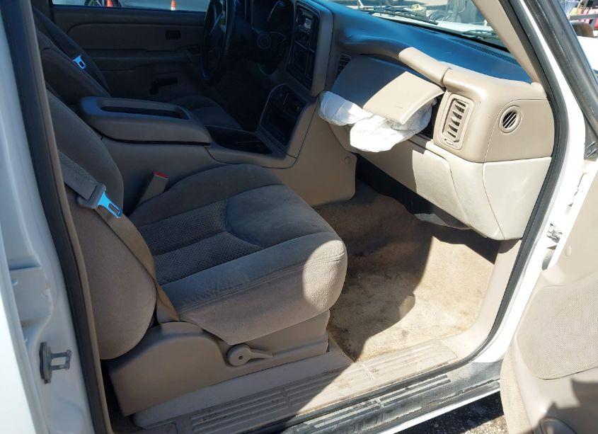 Photo 5 of 2004 Chevrolet Tahoe LS (VIN 1GNEC13Z14R270246)
